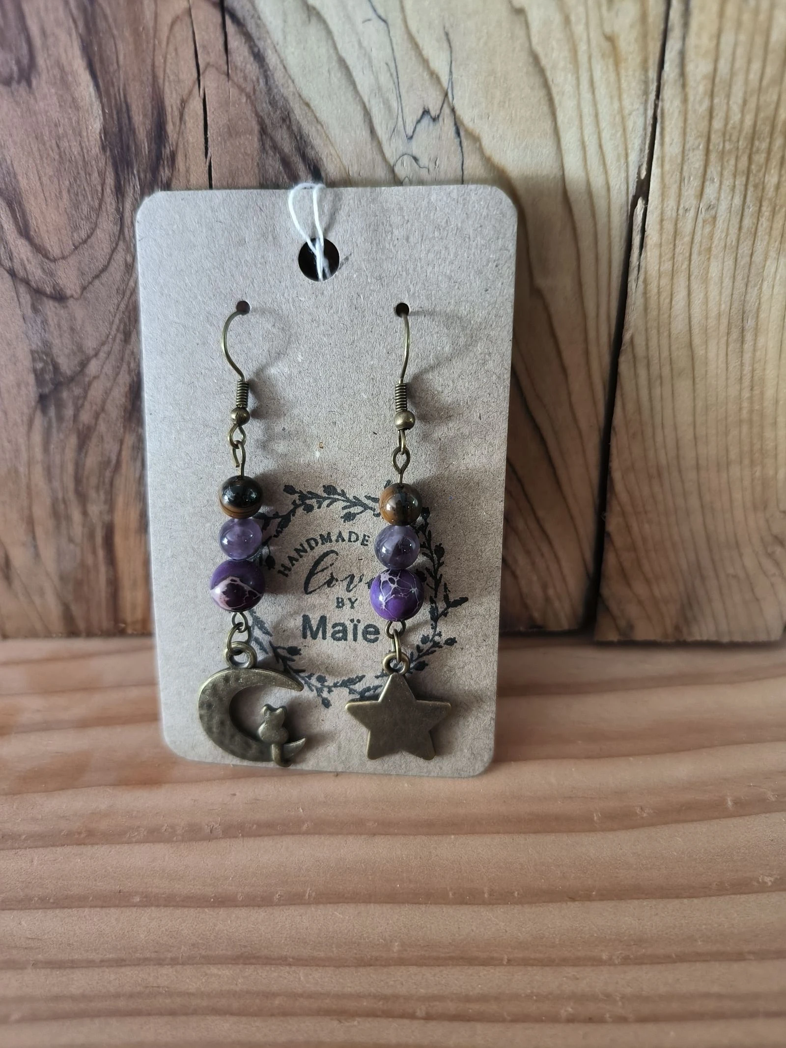 Boucles d'oreilles en perles de pierre et breloques asymétriques